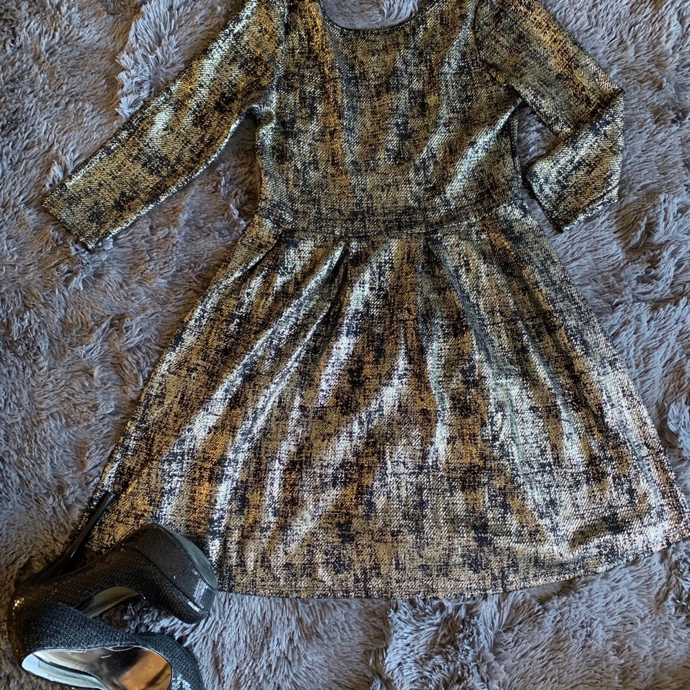 ONE LOVE DRESS - Picture 2 of 8